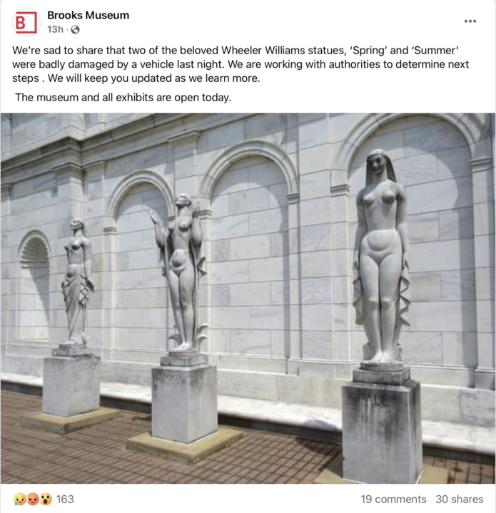 Estatuas dañadas por un automóvil en el Museo de Arte Memphis Brooks | Noticia by rodrigodominguez